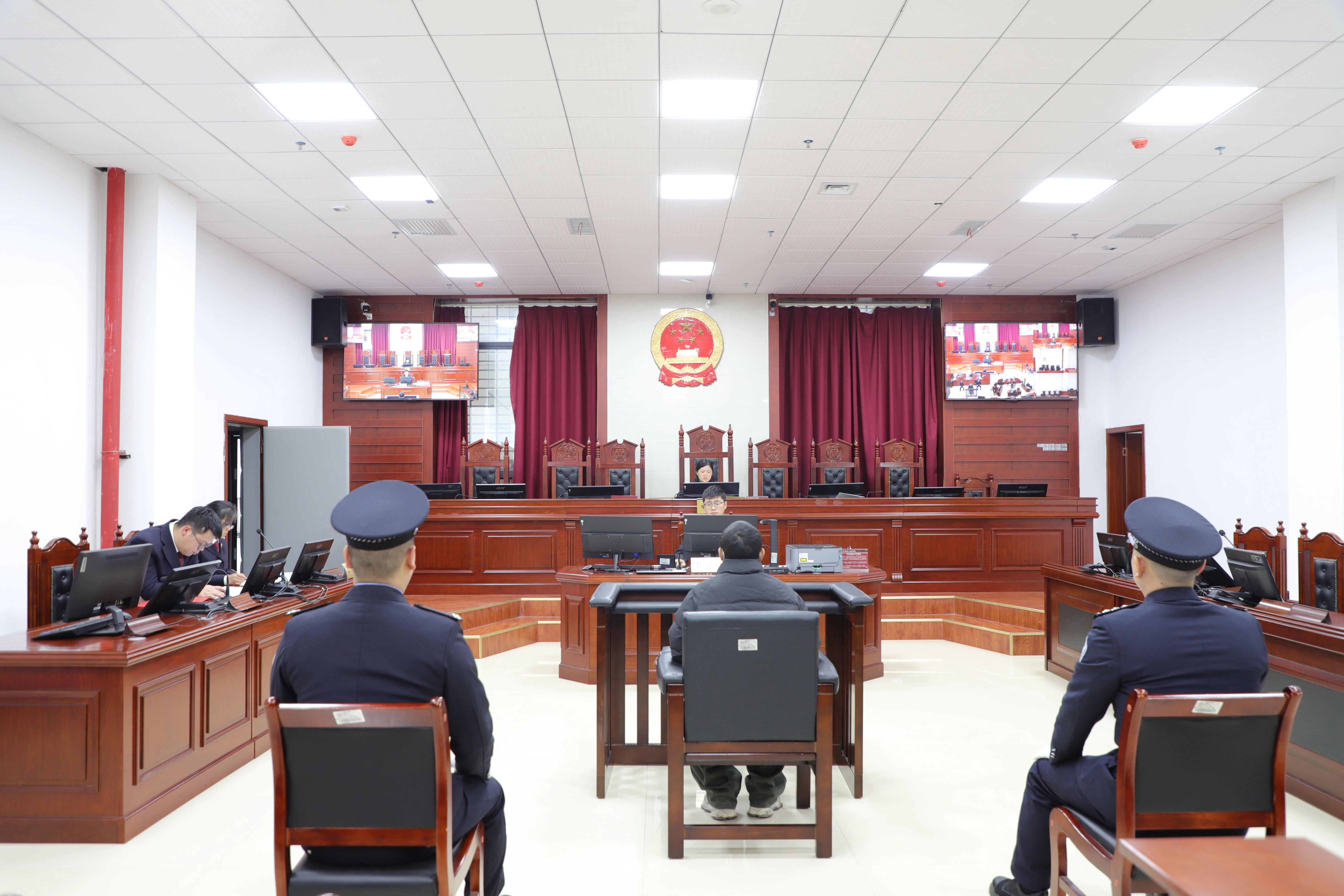 庭審現(xiàn)場(chǎng).jpg