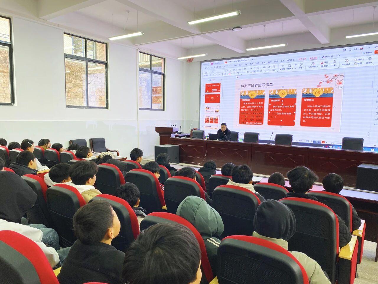 圖1  講課現(xiàn)場(chǎng).jpg