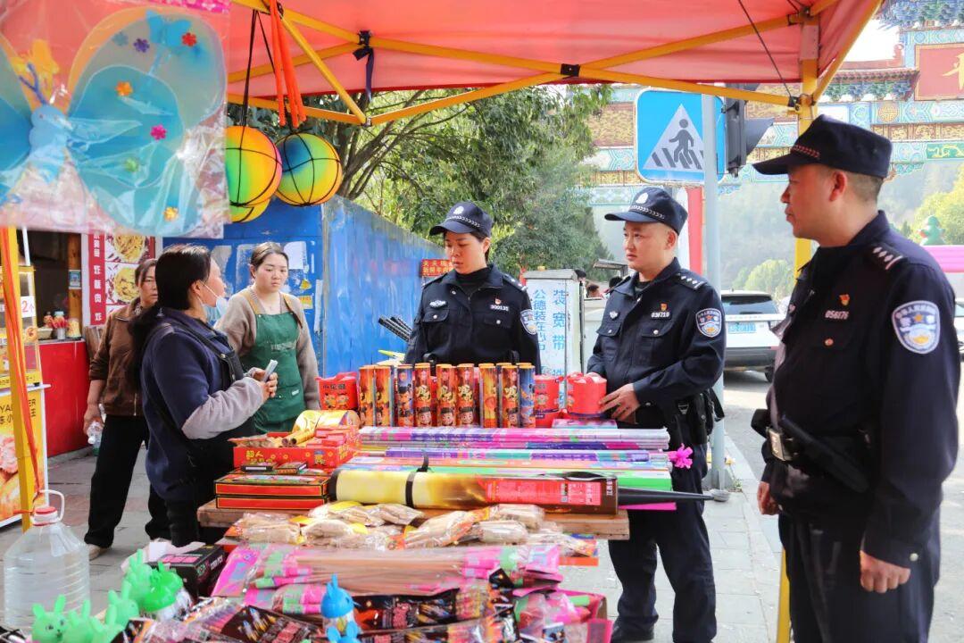 圖4 公安檢察煙花爆竹售賣(mài)商家.jpg