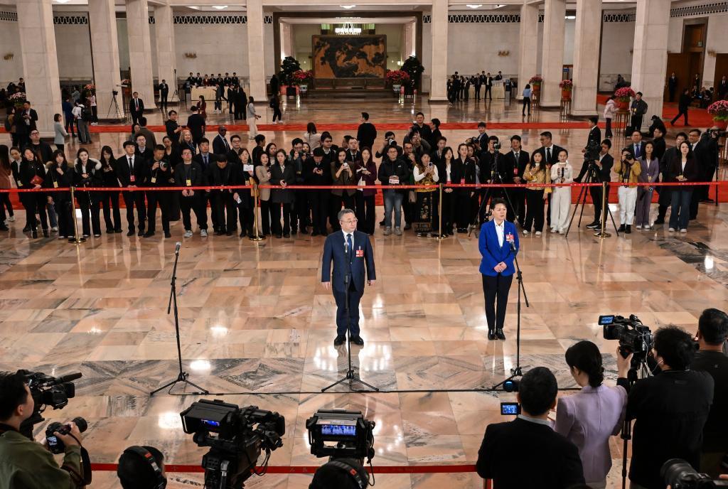 全國政協(xié)十四屆四次會(huì)議第三場(chǎng)“委員通道”集體采訪活動(dòng)舉行