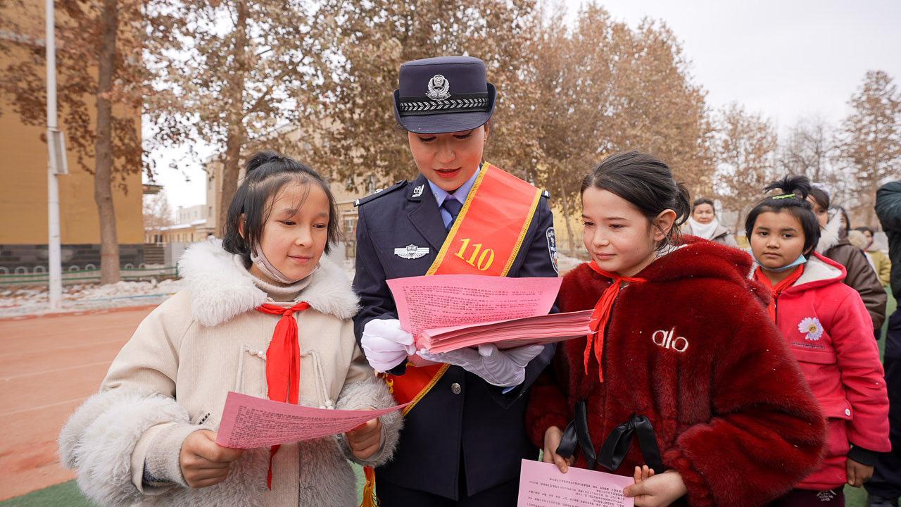 新疆葉城：“110宣傳日”賦能 師生學(xué)法守法護(hù)平安