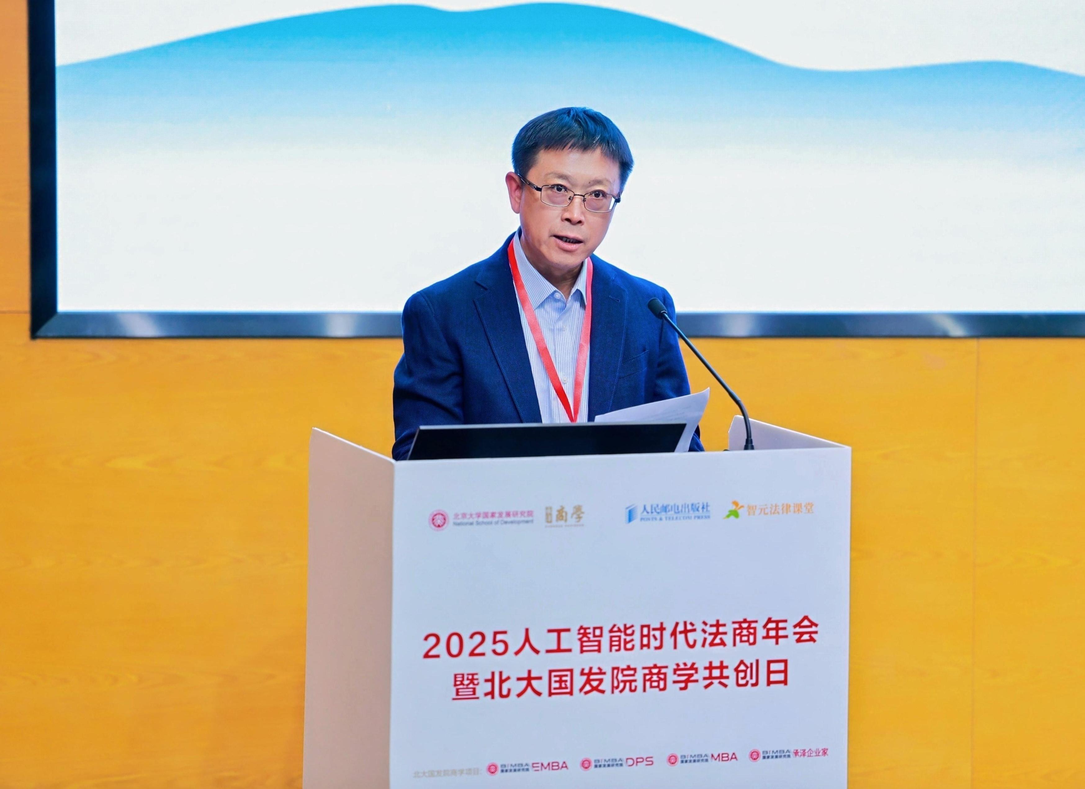 法制日報社編委、法治網(wǎng)總裁萬學(xué)忠在開幕式致辭