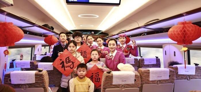 重慶：溫暖回家路 列車(chē)車(chē)廂里“鬧”元宵