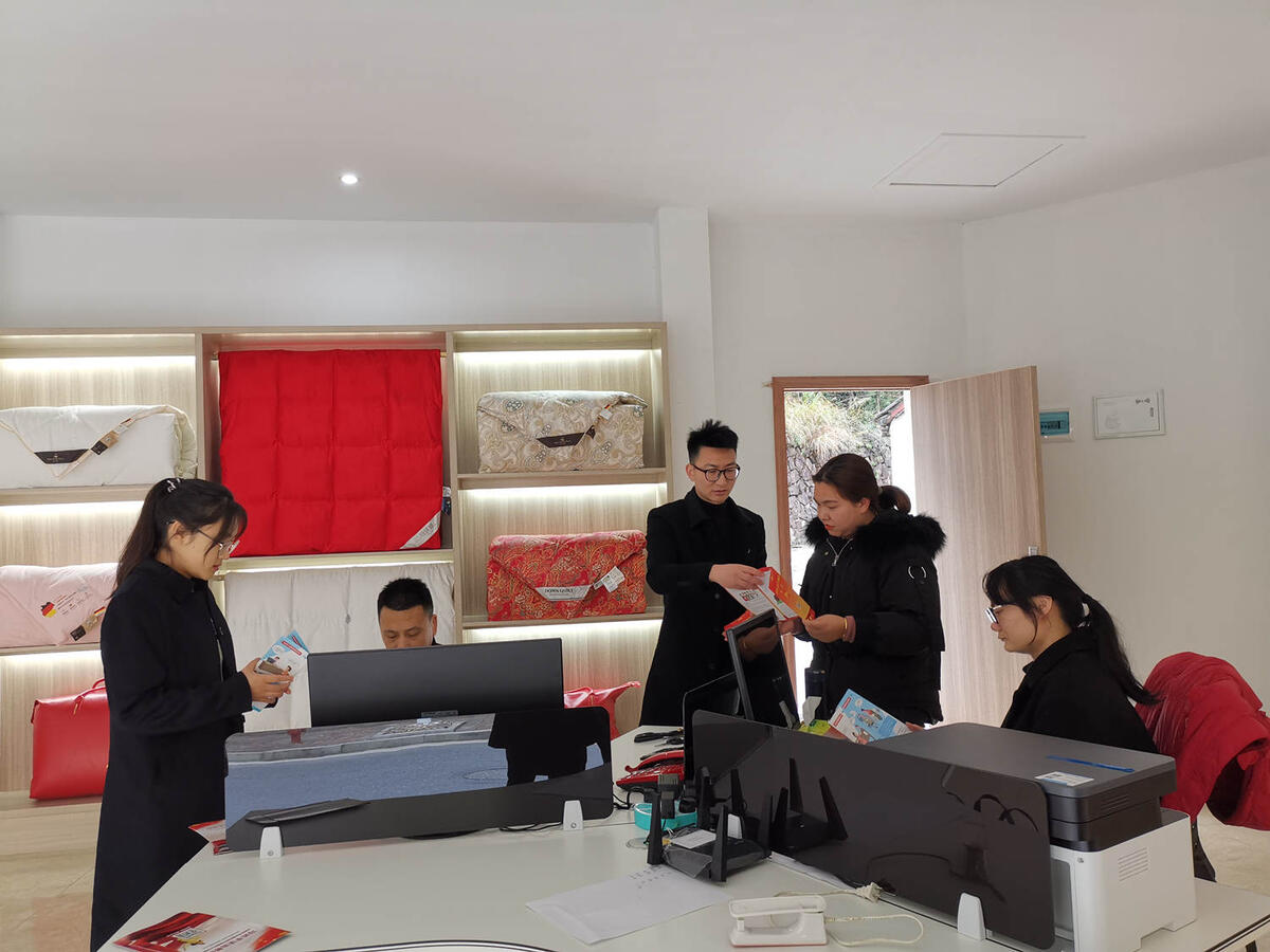 淳安司法：憲法宣傳進(jìn)企業(yè)，“把脈問診”開良方